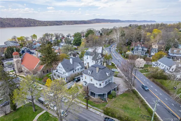 $2,800 | 579 Broadway, Unit 1N, Hastings-on-Hudson, NY 10706