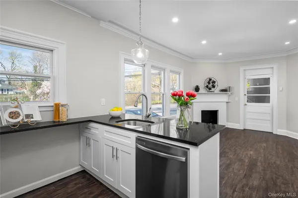 $2,800 | 579 Broadway, Unit 1N, Hastings-on-Hudson, NY 10706