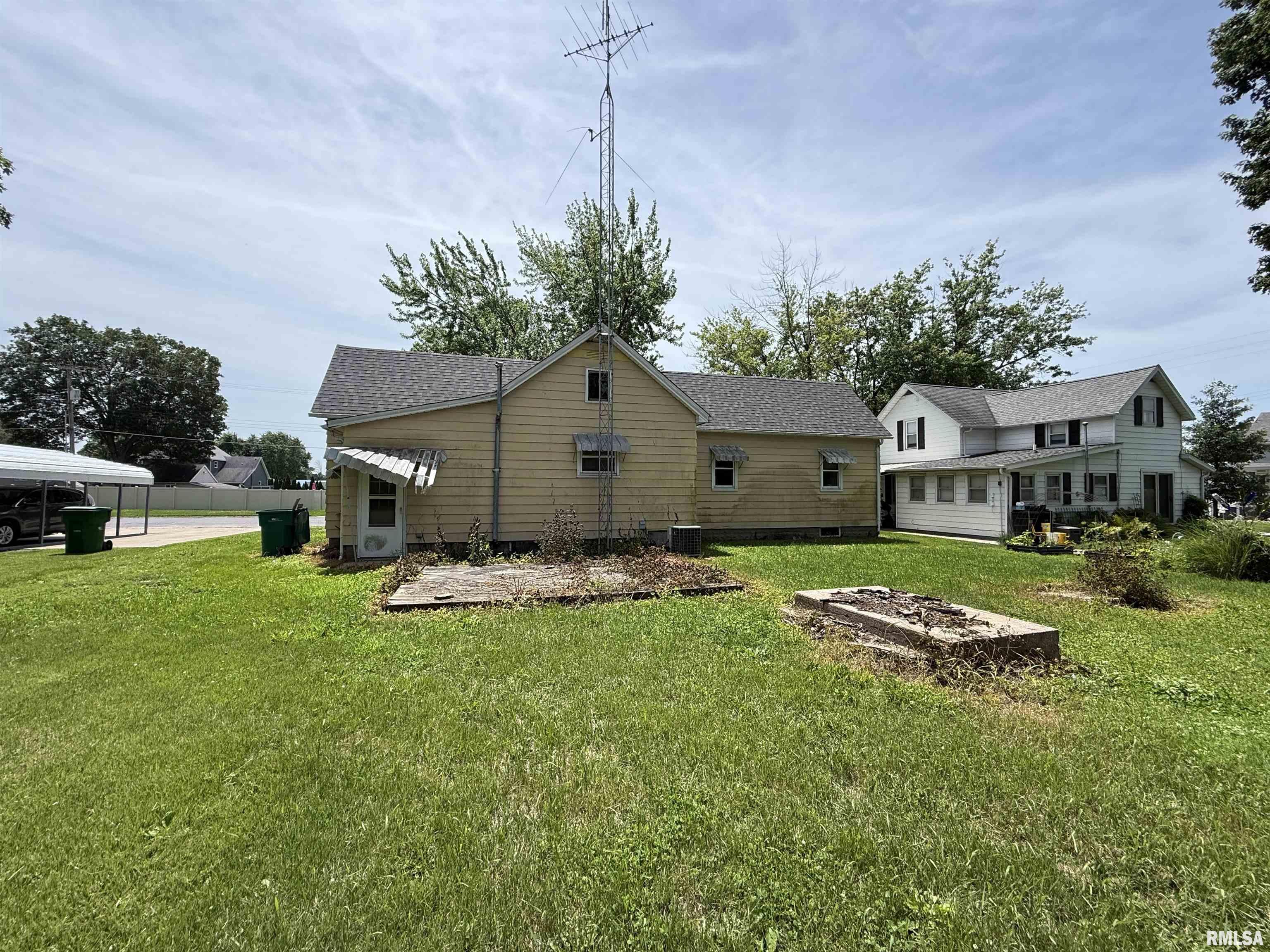 361 West Fulton Street Farmington, IL 61531 - Photo 2 of 5