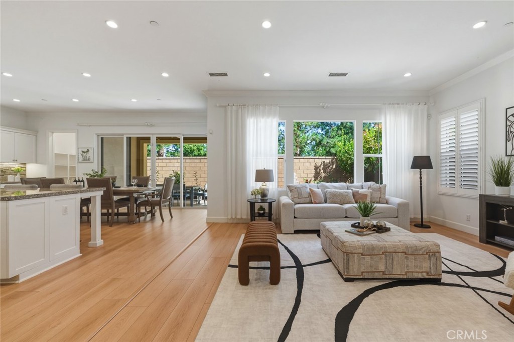 108 Henderson Irvine, CA 92620 - Photo 4 of 37