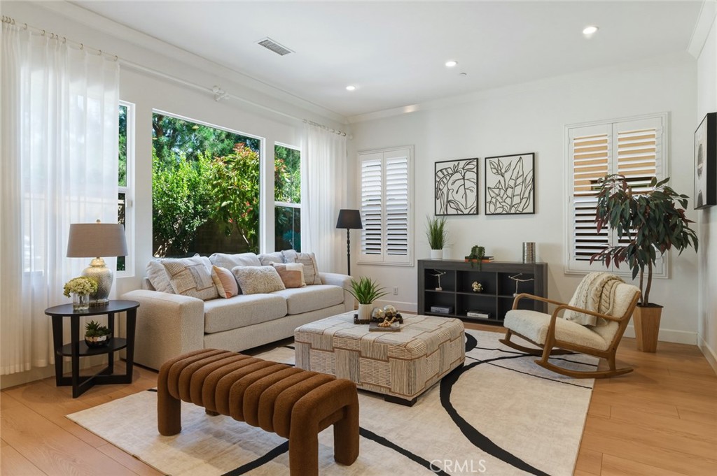 108 Henderson Irvine, CA 92620 - Photo 5 of 37
