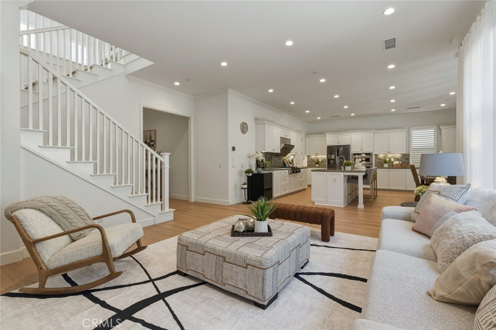 108 Henderson Irvine, CA 92620 - Photo 6 of 37