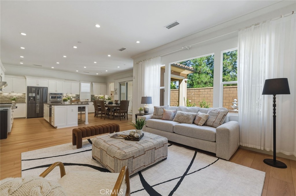 108 Henderson Irvine, CA 92620 - Photo 7 of 37