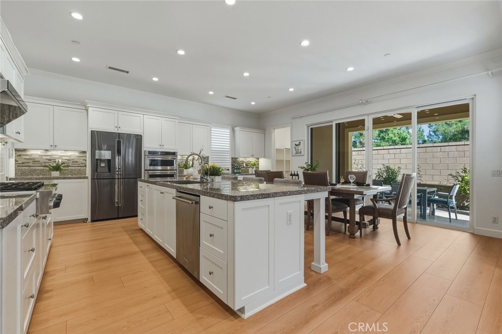 108 Henderson Irvine, CA 92620 - Photo 10 of 37