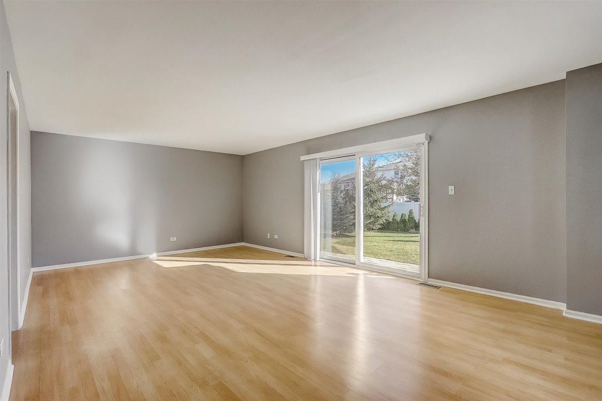 655 Western Lane Addison, IL 60101 - Photo 12 of 33