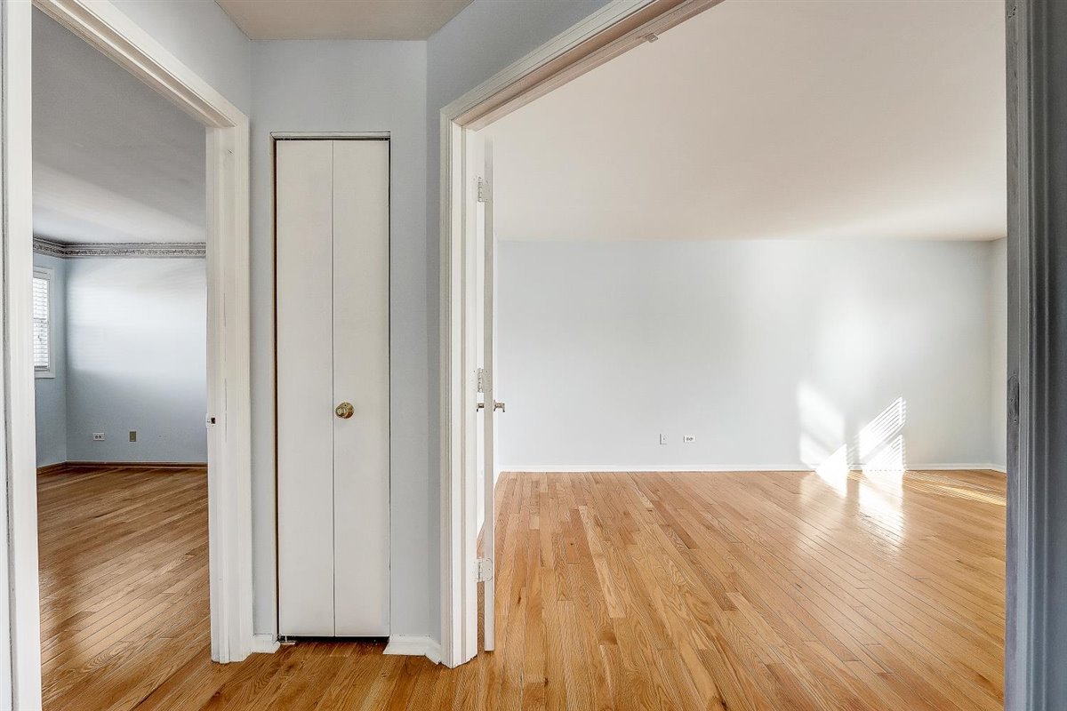 655 Western Lane Addison, IL 60101 - Photo 15 of 33