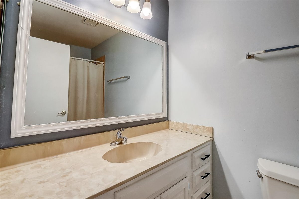 655 Western Lane Addison, IL 60101 - Photo 25 of 33