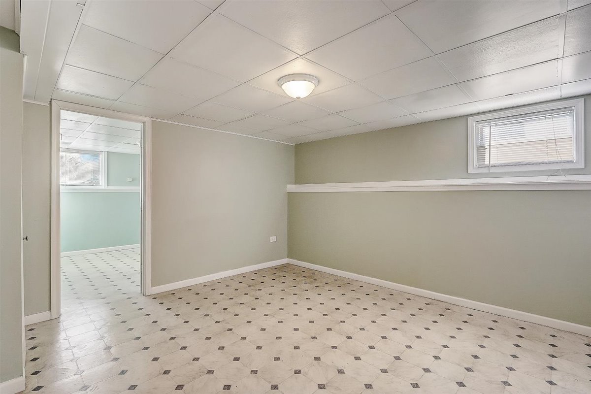 655 Western Lane Addison, IL 60101 - Photo 26 of 33