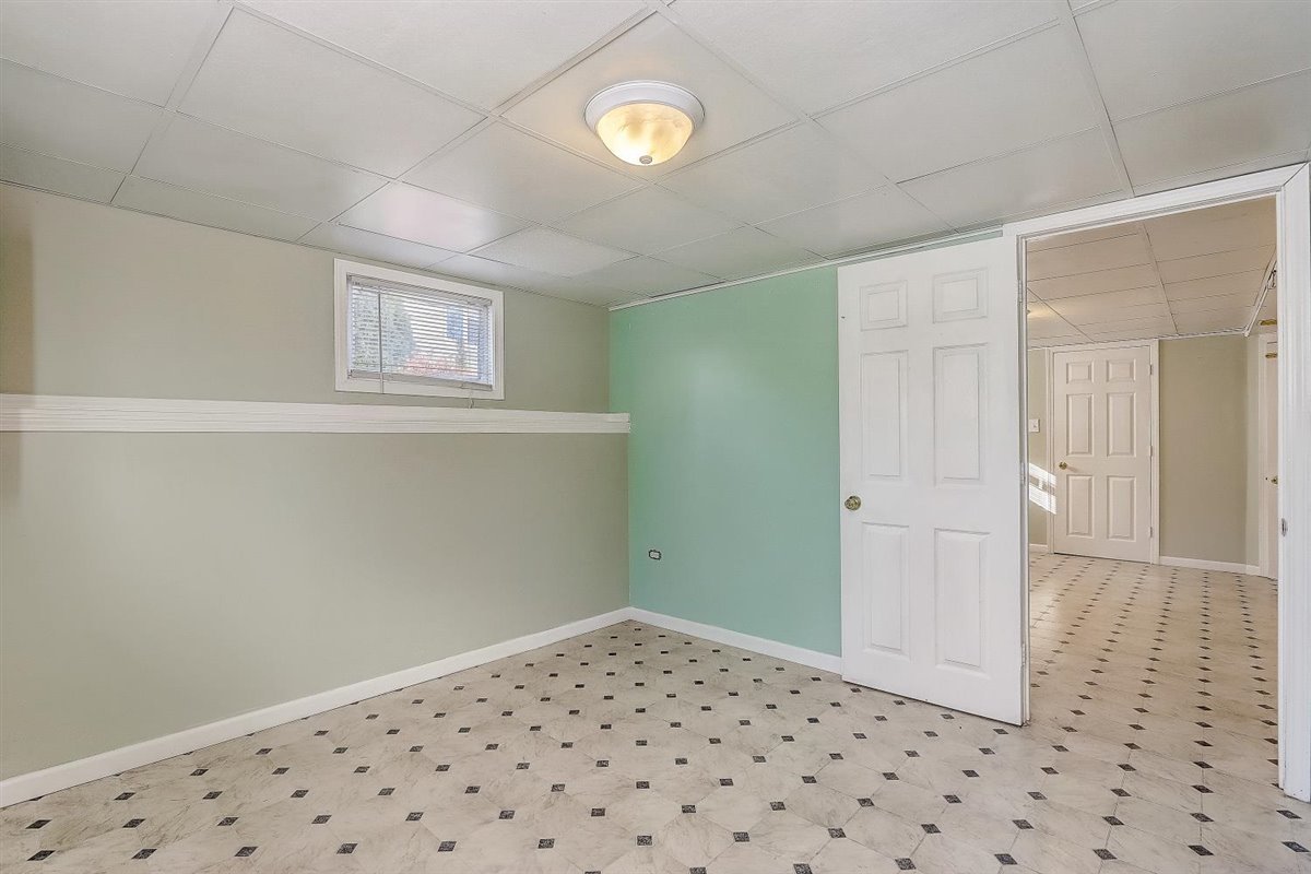 655 Western Lane Addison, IL 60101 - Photo 28 of 33