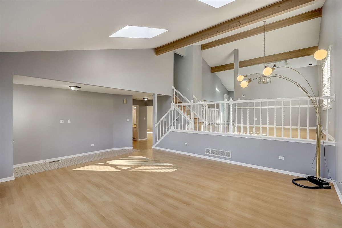 655 Western Lane Addison, IL 60101 - Photo 4 of 33