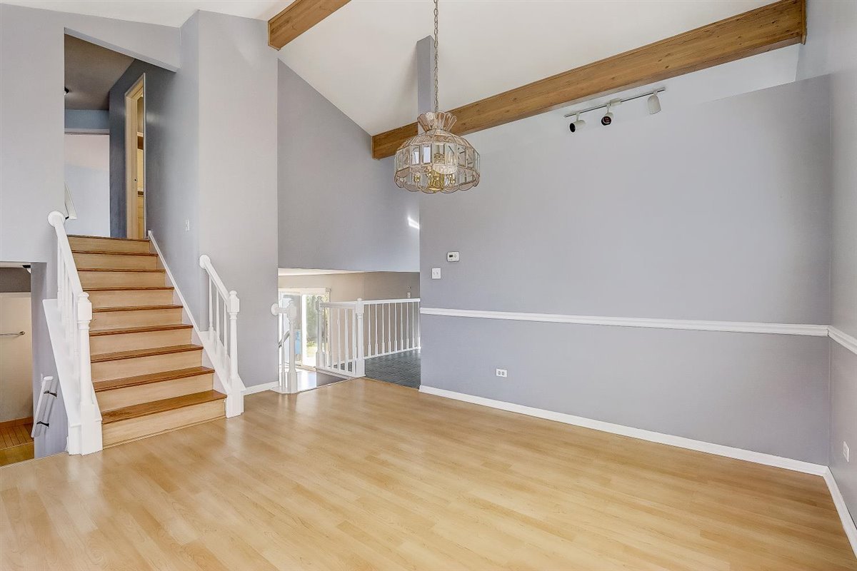 655 Western Lane Addison, IL 60101 - Photo 5 of 33