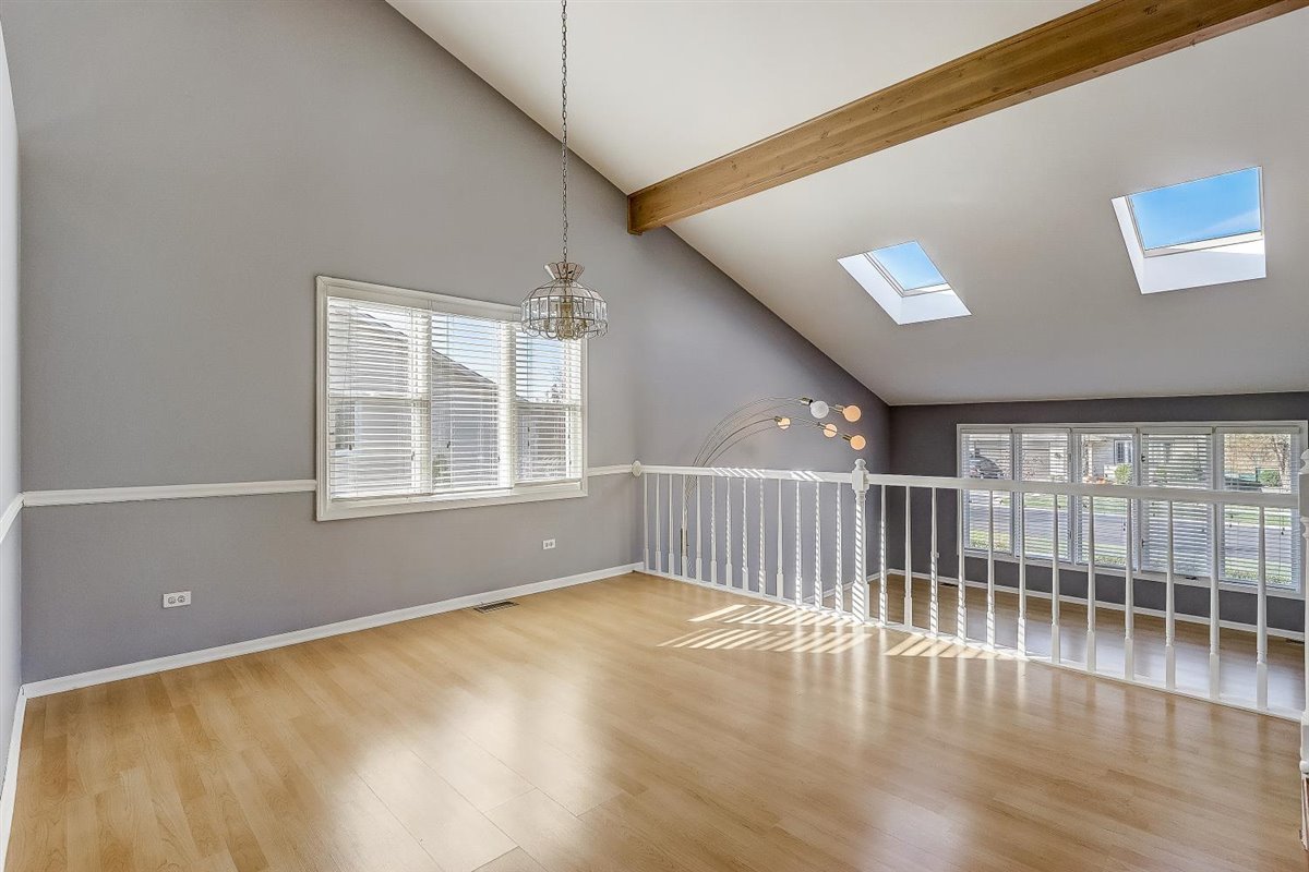 655 Western Lane Addison, IL 60101 - Photo 7 of 33