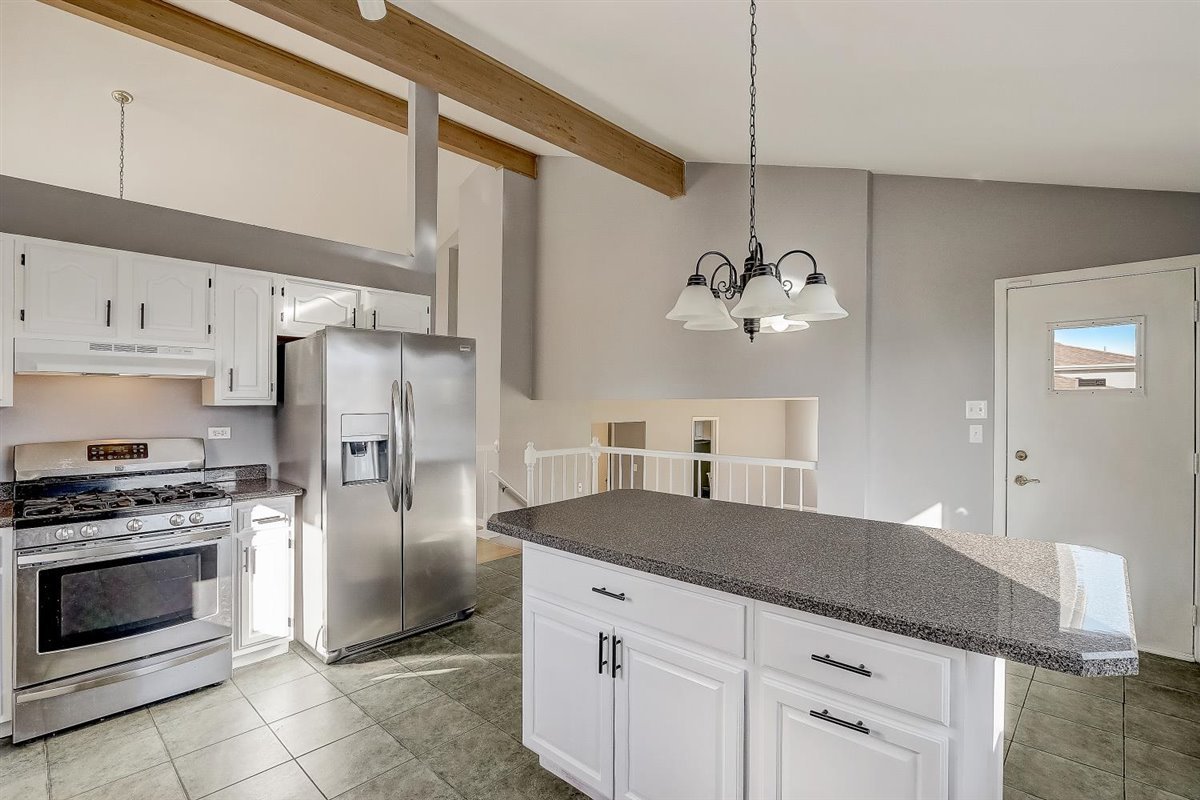 655 Western Lane Addison, IL 60101 - Photo 10 of 33