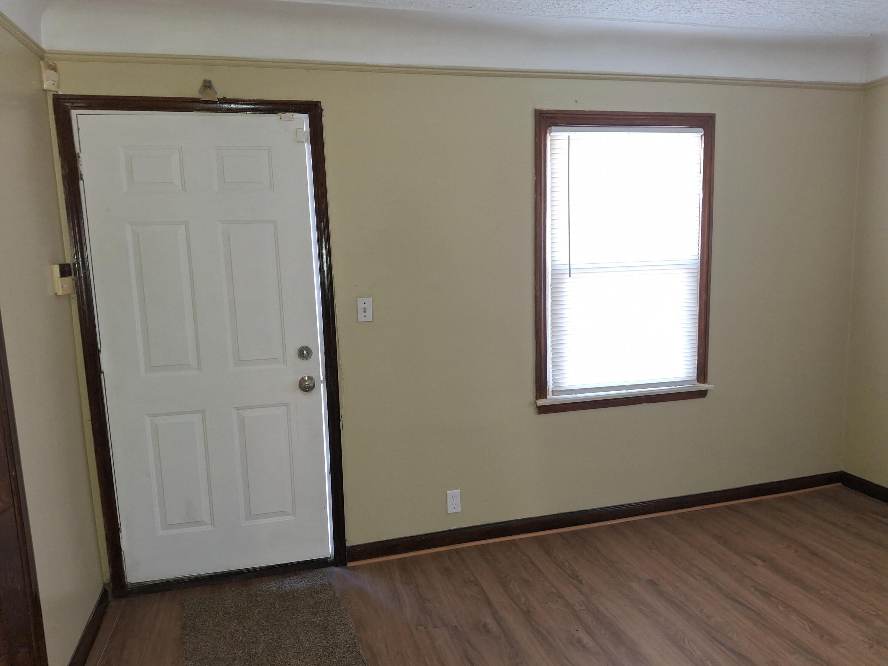 8845 University Place Detroit, MI 48224 - Photo 3 of 15 20260112_143350