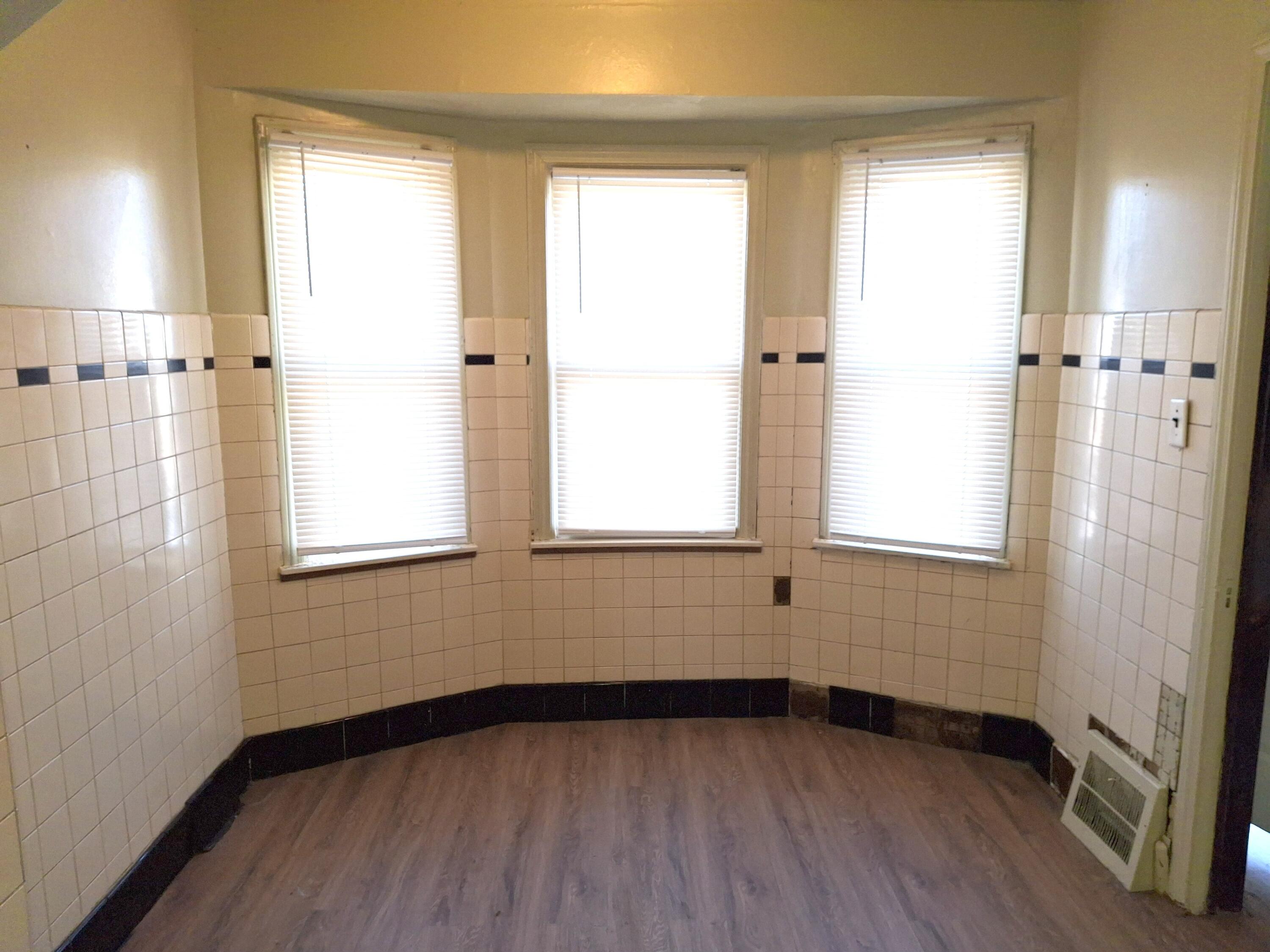 8845 University Place Detroit, MI 48224 - Photo 5 of 15 8845 University 4