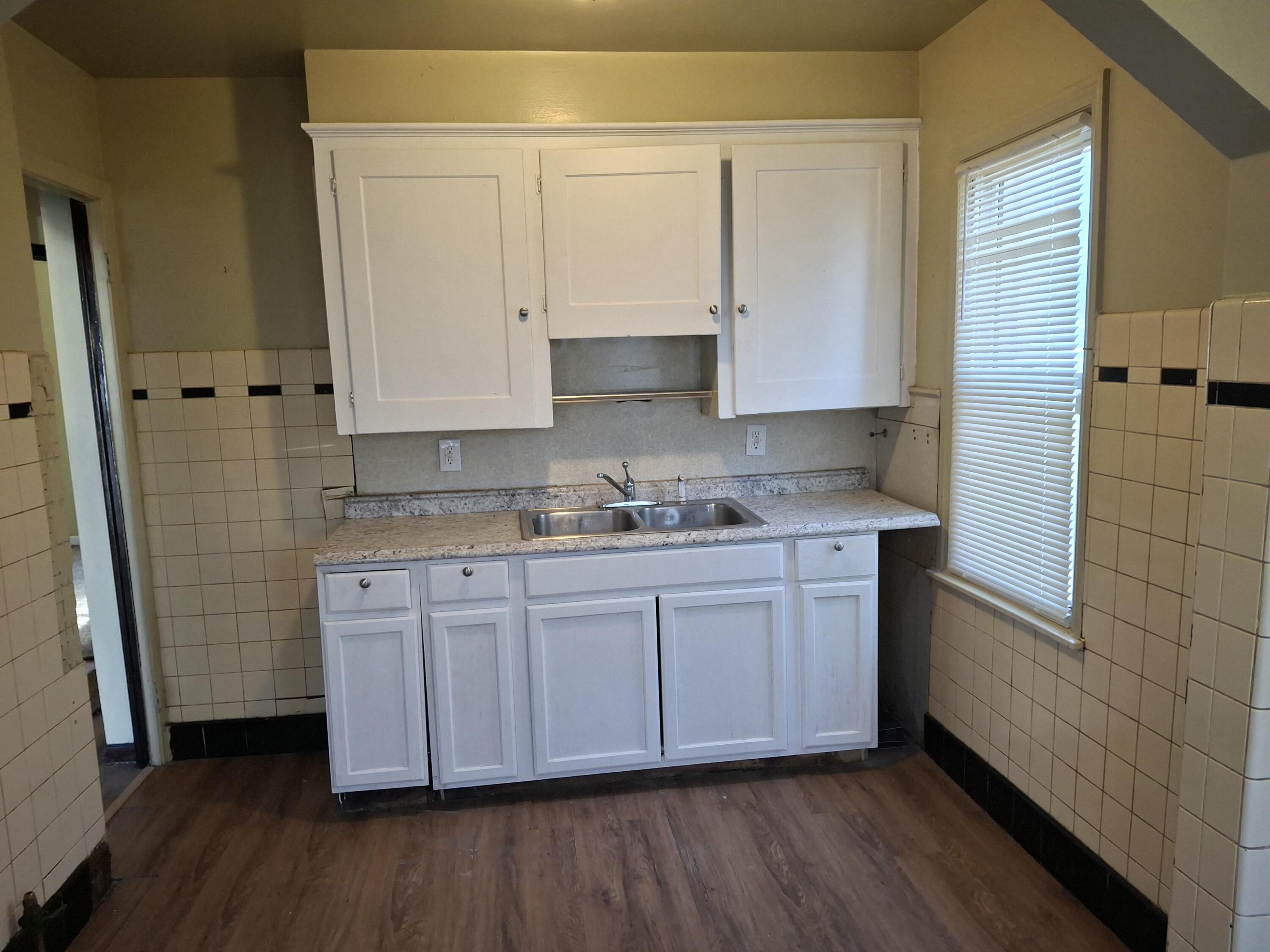 8845 University Place Detroit, MI 48224 - Photo 6 of 15 20260112_143249