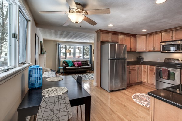 2 Davida Road Burlington, MA 01803 - Photo 3 of 20 Gallery Image 3
