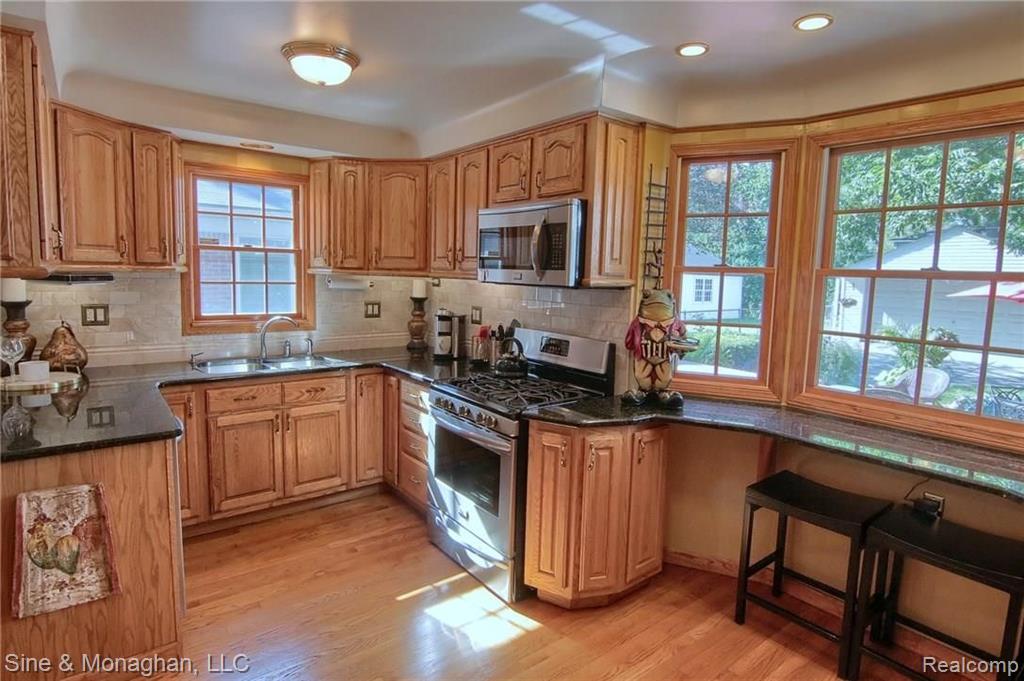1921 Littlestone Road Grosse Pointe Woods, MI 48236 - Photo 6 of 29