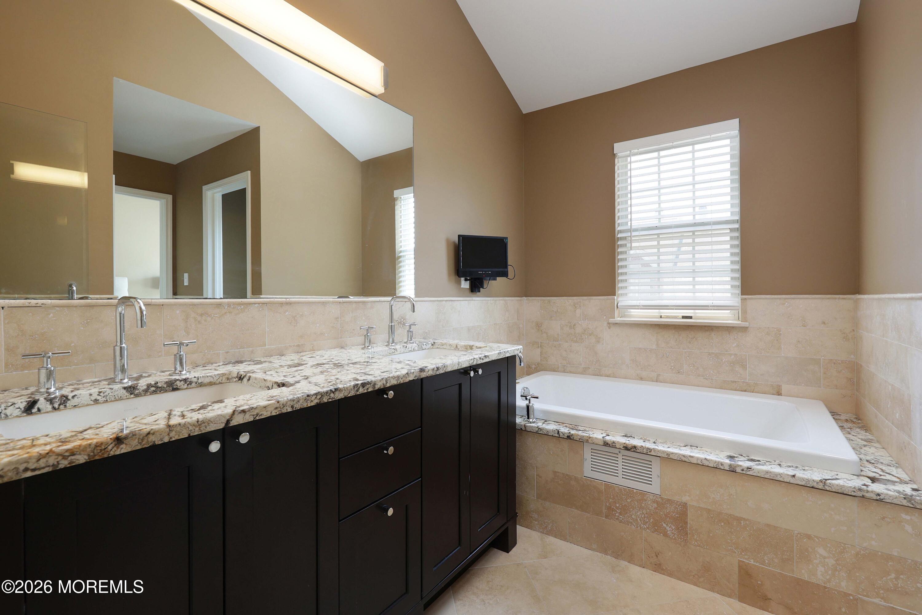 3 Oxford Road, Unit 328 Holmdel, NJ 07733 - Photo 22 of 25 758A5764