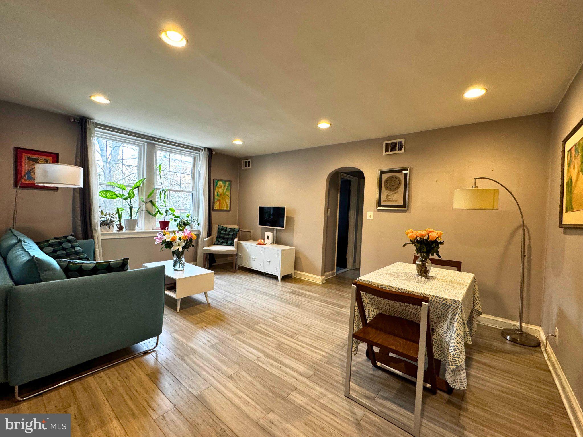 24 South Old Glebe Road, Unit 101 Arlington, VA 22204 - Photo 7 of 19 Bright and inviting living space.