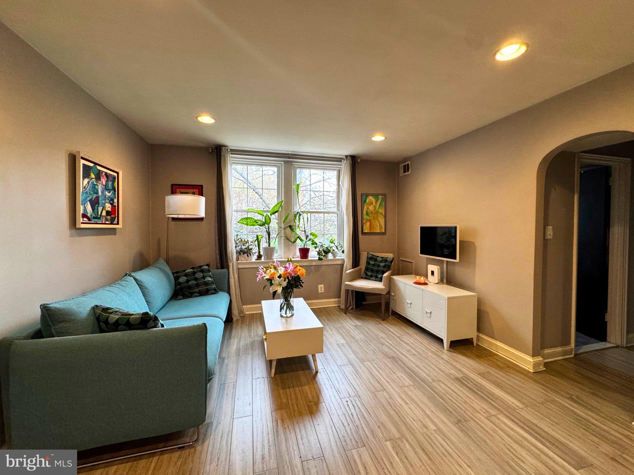 24 South Old Glebe Road, Unit 101 Arlington, VA 22204 - Photo 8 of 19 Bright and inviting living space.