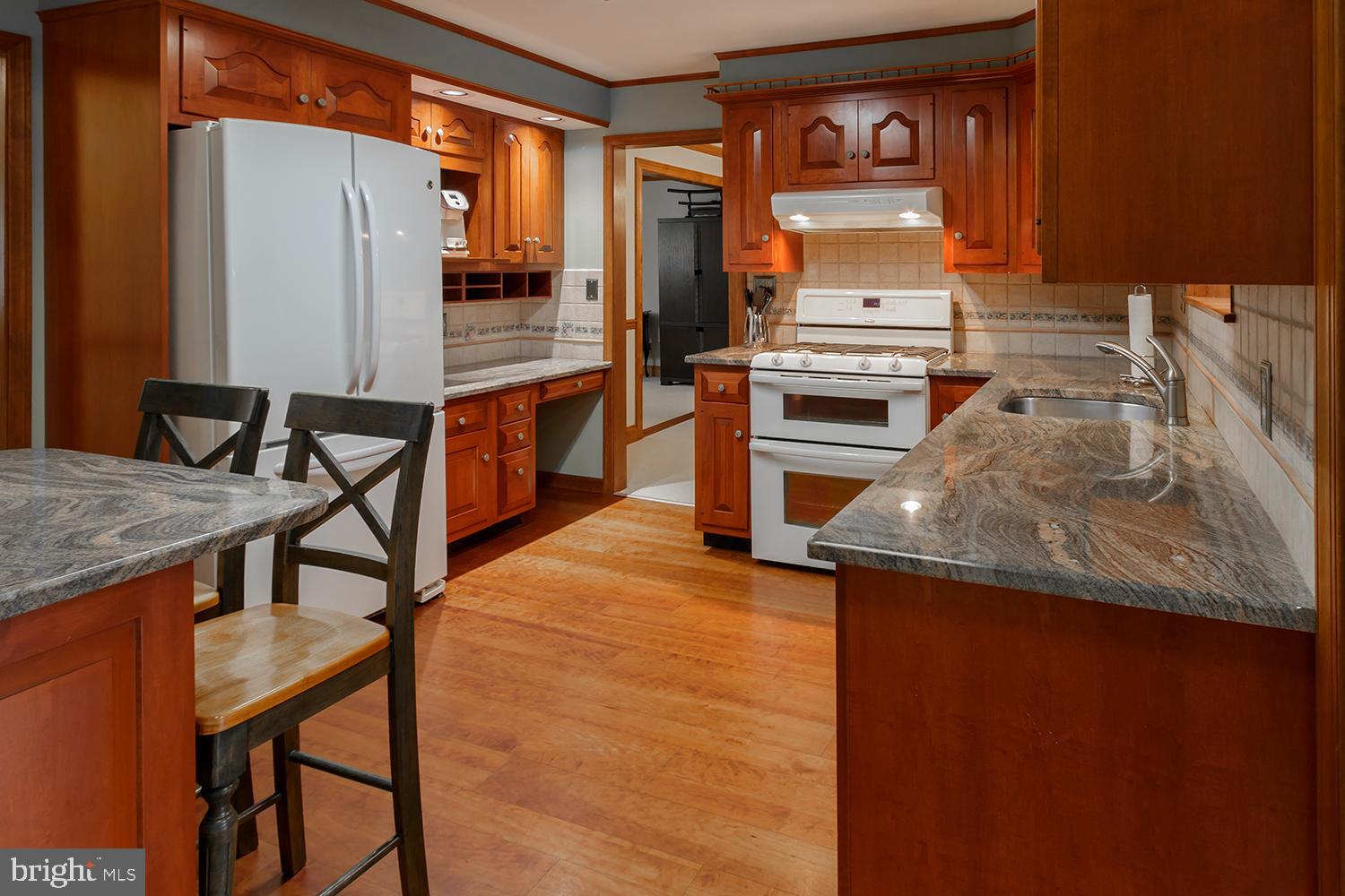 13 Oniontown Road Medford, NJ 08055 - Photo 11 of 37 Updated kitchen with granite countertops