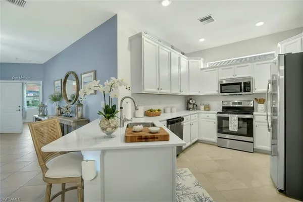 $2,600 | 2567 Vine Avenue, Naples, FL 34120