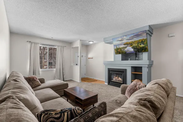 $280,000 | 3001 Juniper Lane, Unit H, Woodbury, MN 55125