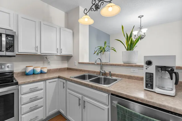 $290,000 | 3001 Juniper Lane, Unit H, Woodbury, MN 55125