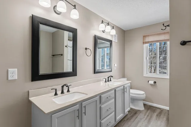 $290,000 | 3001 Juniper Lane, Unit H, Woodbury, MN 55125