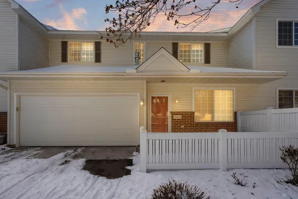 $280,000 | 3001 Juniper Lane, Unit H, Woodbury, MN 55125