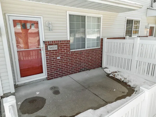 $280,000 | 3001 Juniper Lane, Unit H, Woodbury, MN 55125