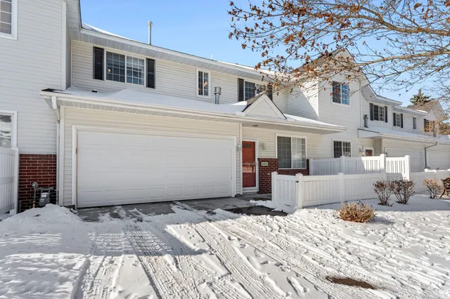 $290,000 | 3001 Juniper Lane, Unit H, Woodbury, MN 55125