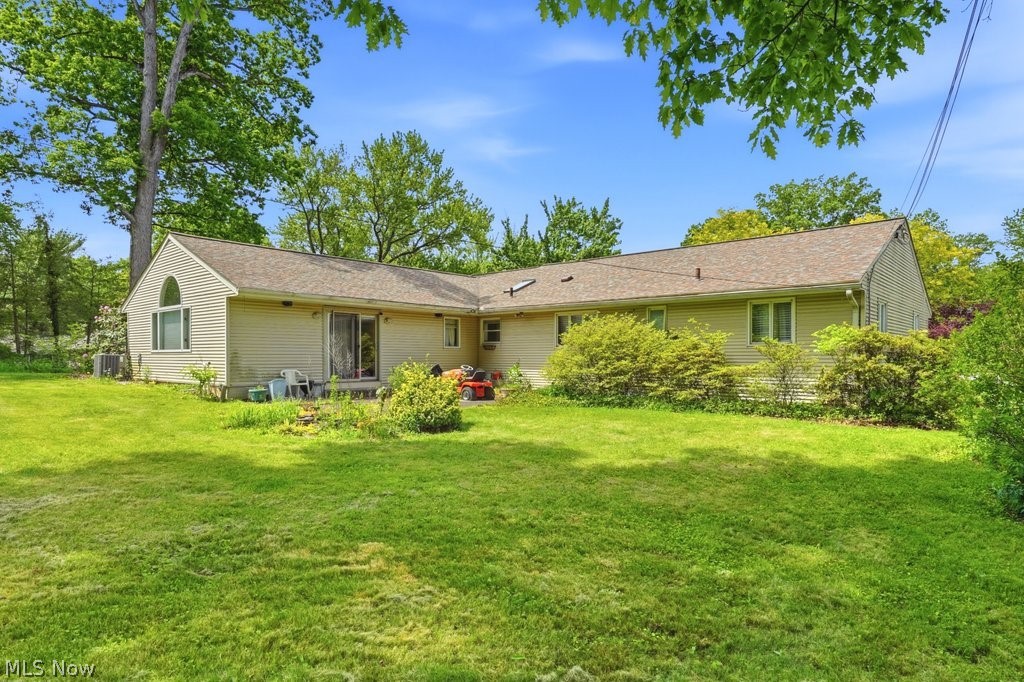 189 Pembroke Road Akron, OH 44333 - Photo 2 of 20