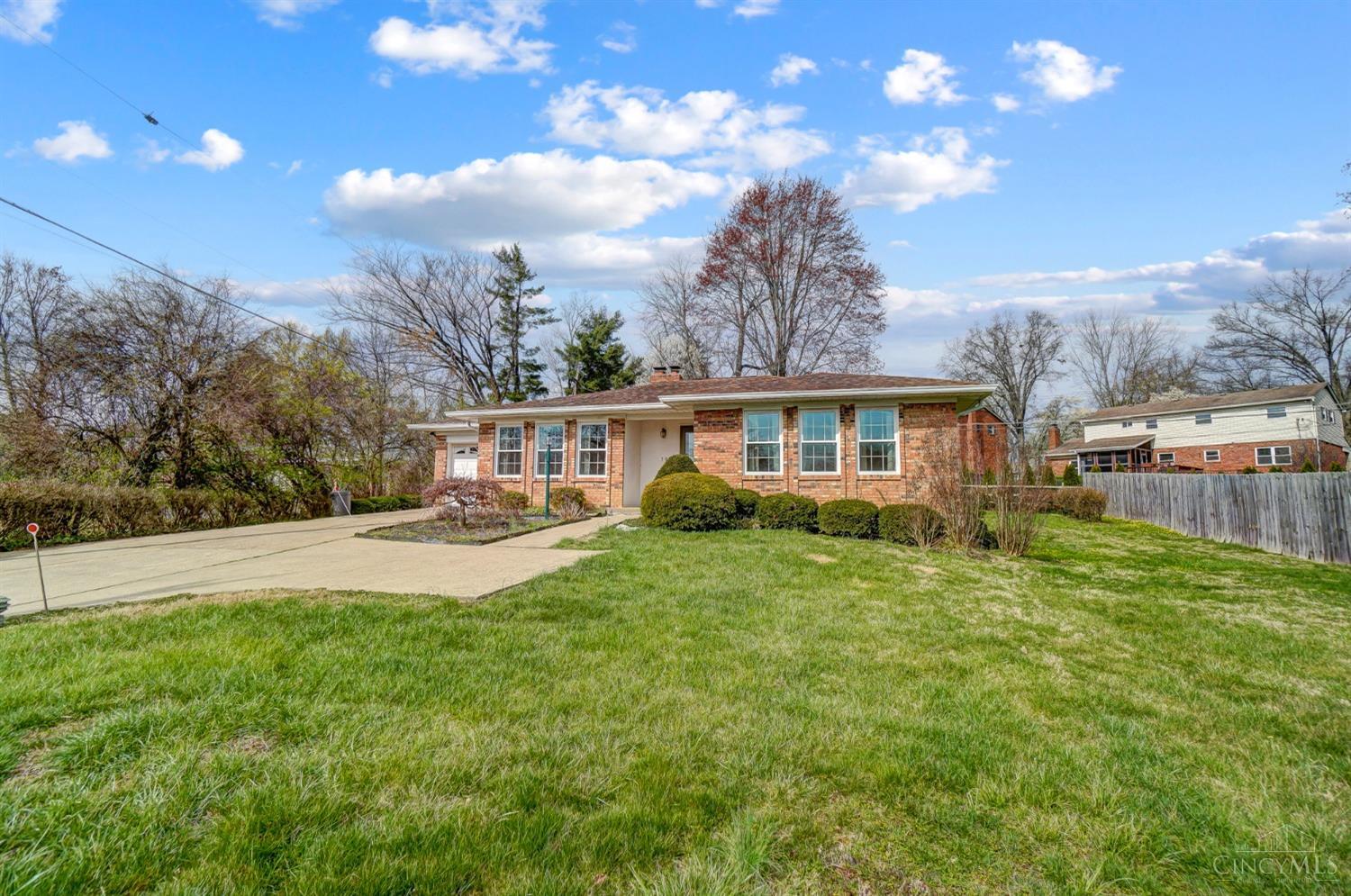 1053 Sutton Road Cincinnati, OH 45230 - Photo 2 of 43