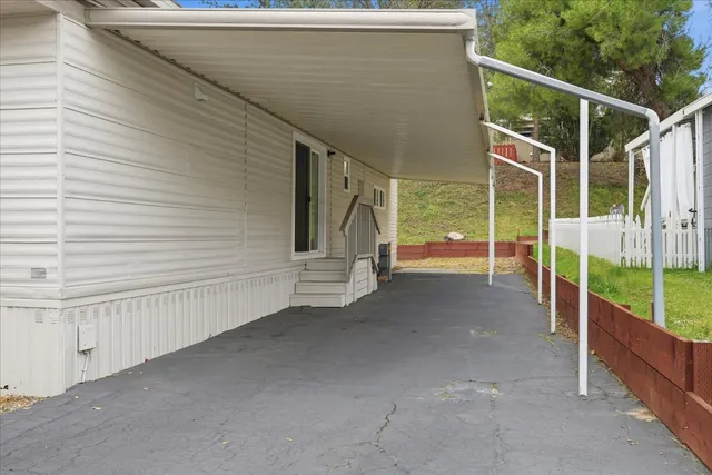 a view of an outdoor space