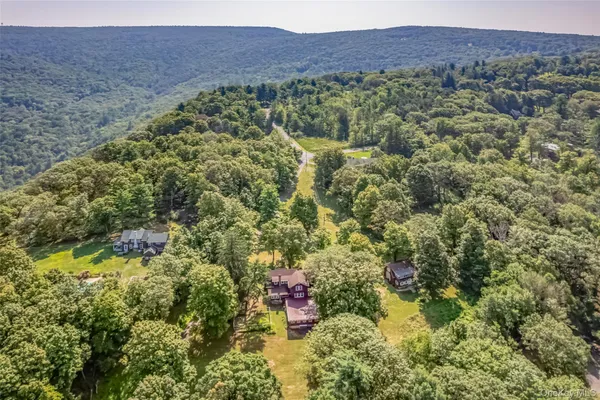 $795,000 | 421-423 Hillside Drive, Cragsmoor, NY 12566