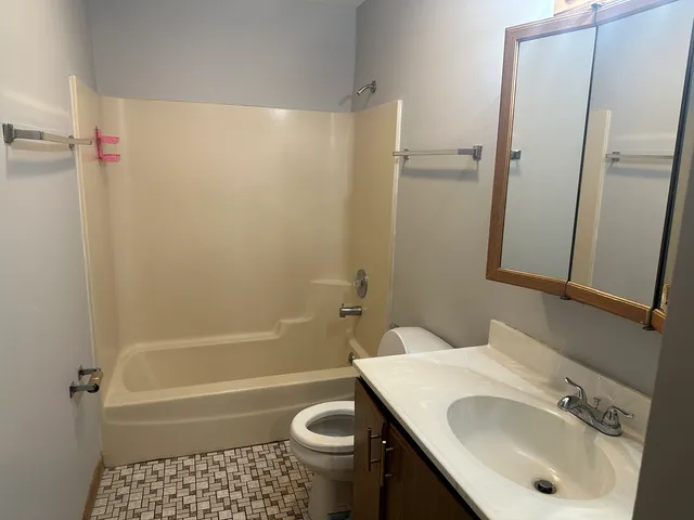 $1,650 | 440 East Jefferson Street, Unit 3, Hampshire, IL 60140