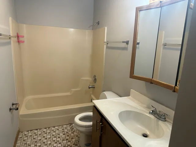 $1,650 | 440 East Jefferson Street, Unit 3, Hampshire, IL 60140