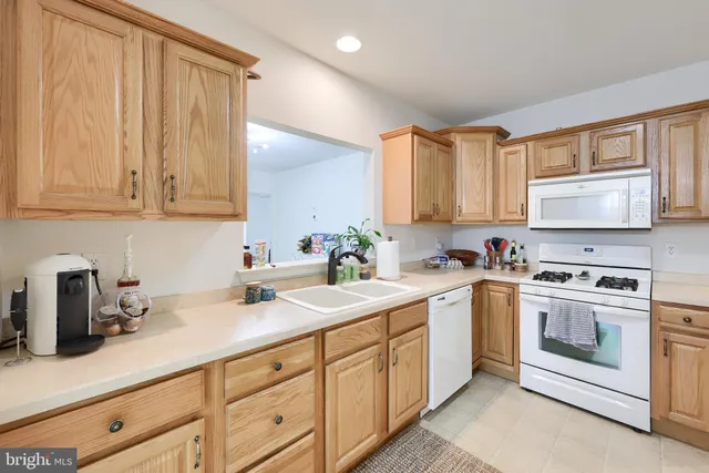 $325,000 | 2 Pitt Court, Lancaster, PA 17602