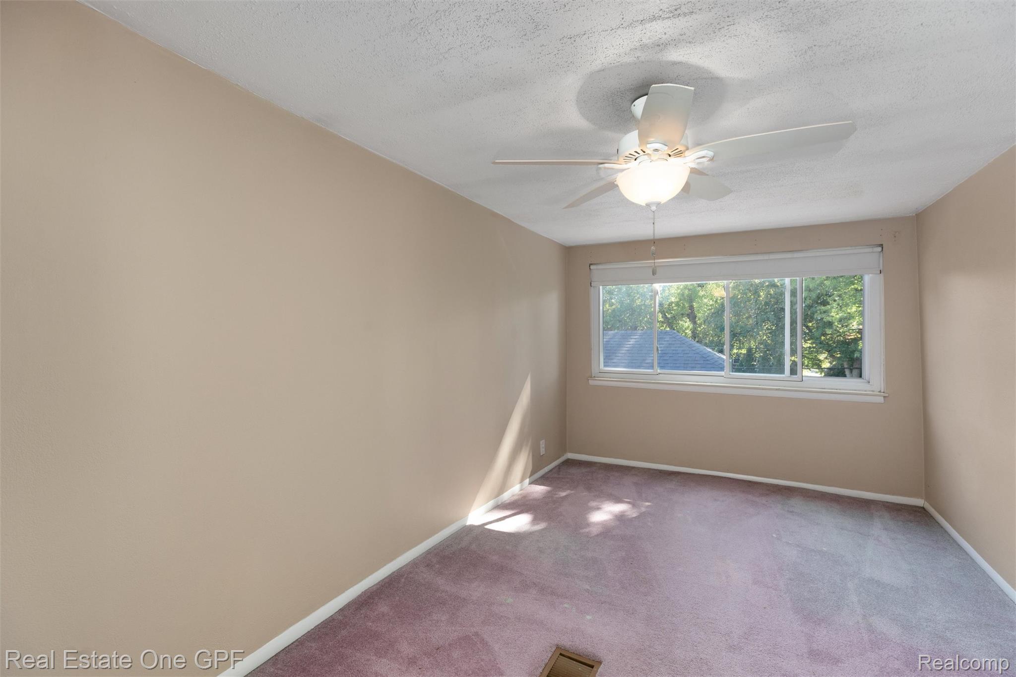 957 Fisher Road Grosse Pointe, MI 48230 - Photo 29 of 38 29-957 Fisher Rd 0028.jpg