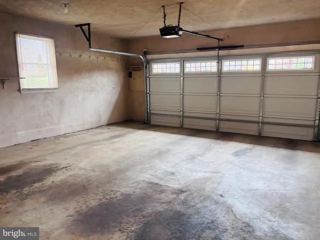 a view of a garage