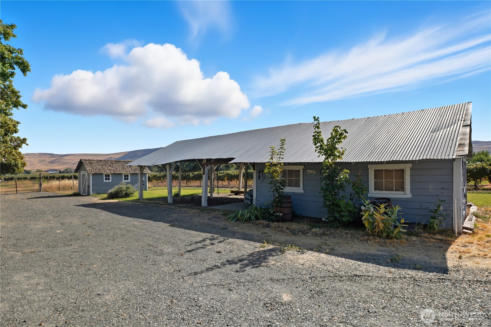 10901 North Pioneer Road Prosser, WA 99350 - Photo 7 of 35