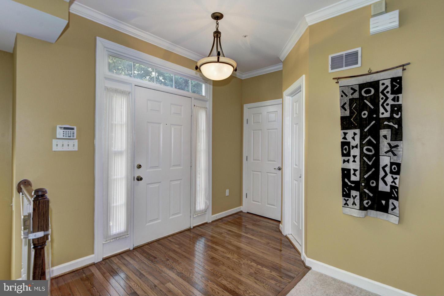 2134 Chippewa Place Silver Spring, MD 20906 - Photo 2 of 20 Foyer