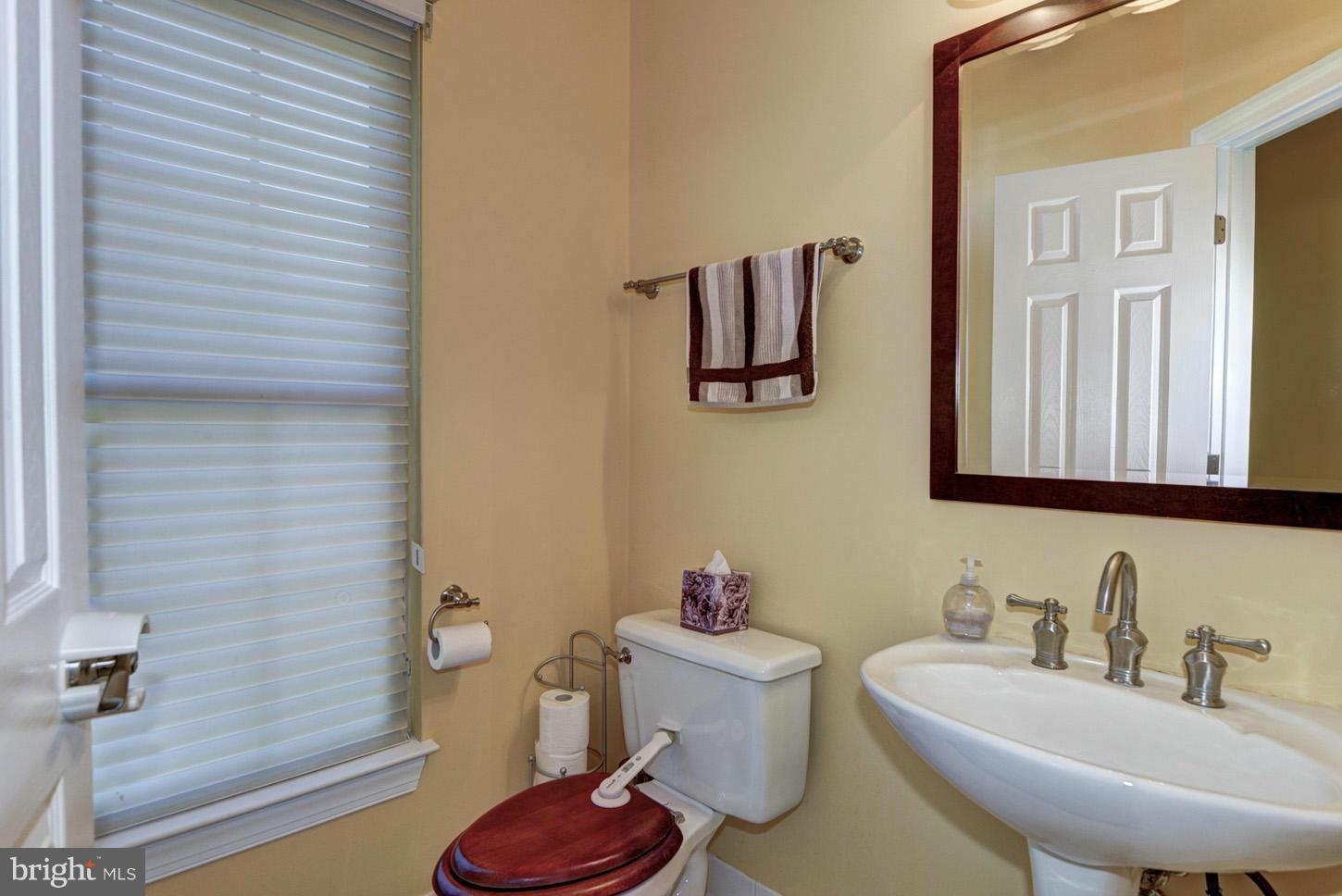 2134 Chippewa Place Silver Spring, MD 20906 - Photo 6 of 20 Powder Room