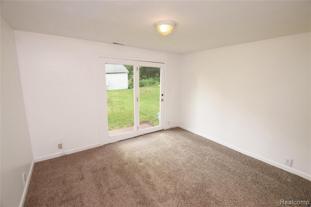 4411 Lenrose Avenue Flint, MI 48532 - Photo 6 of 12