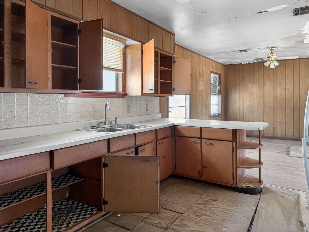 2029 9th Street High Island, TX 77623 - Photo 5 of 30