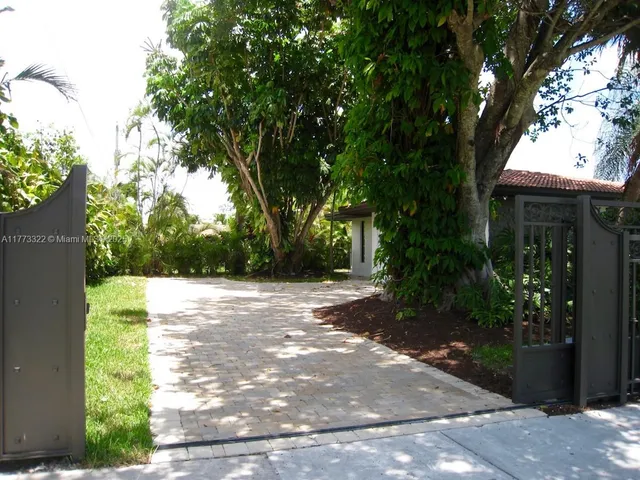 $1,898,000 | 7125 Southwest 120th Street, Pinecrest, FL 33156