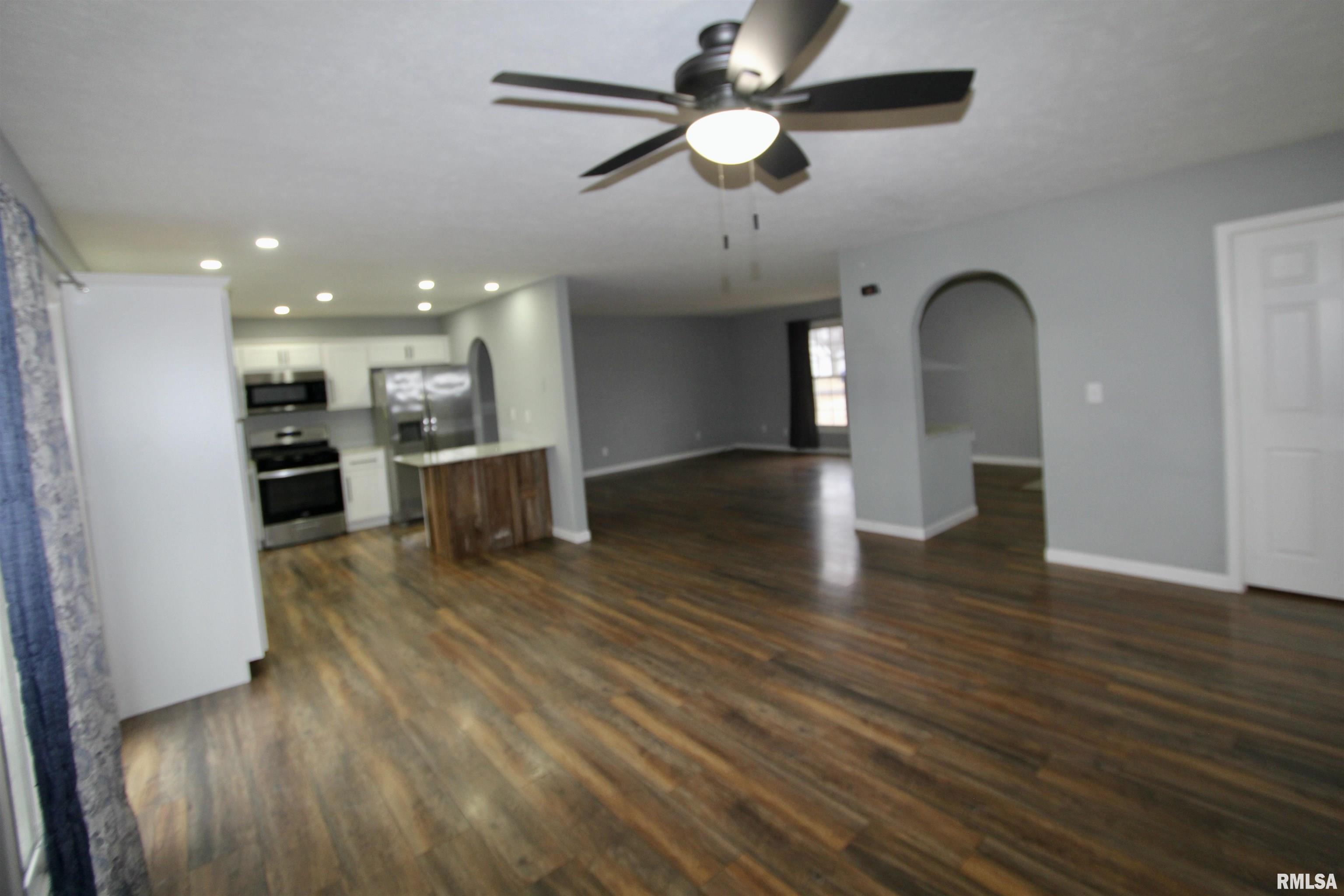 103 Esser Street Washington, IL 61571 - Photo 11 of 78