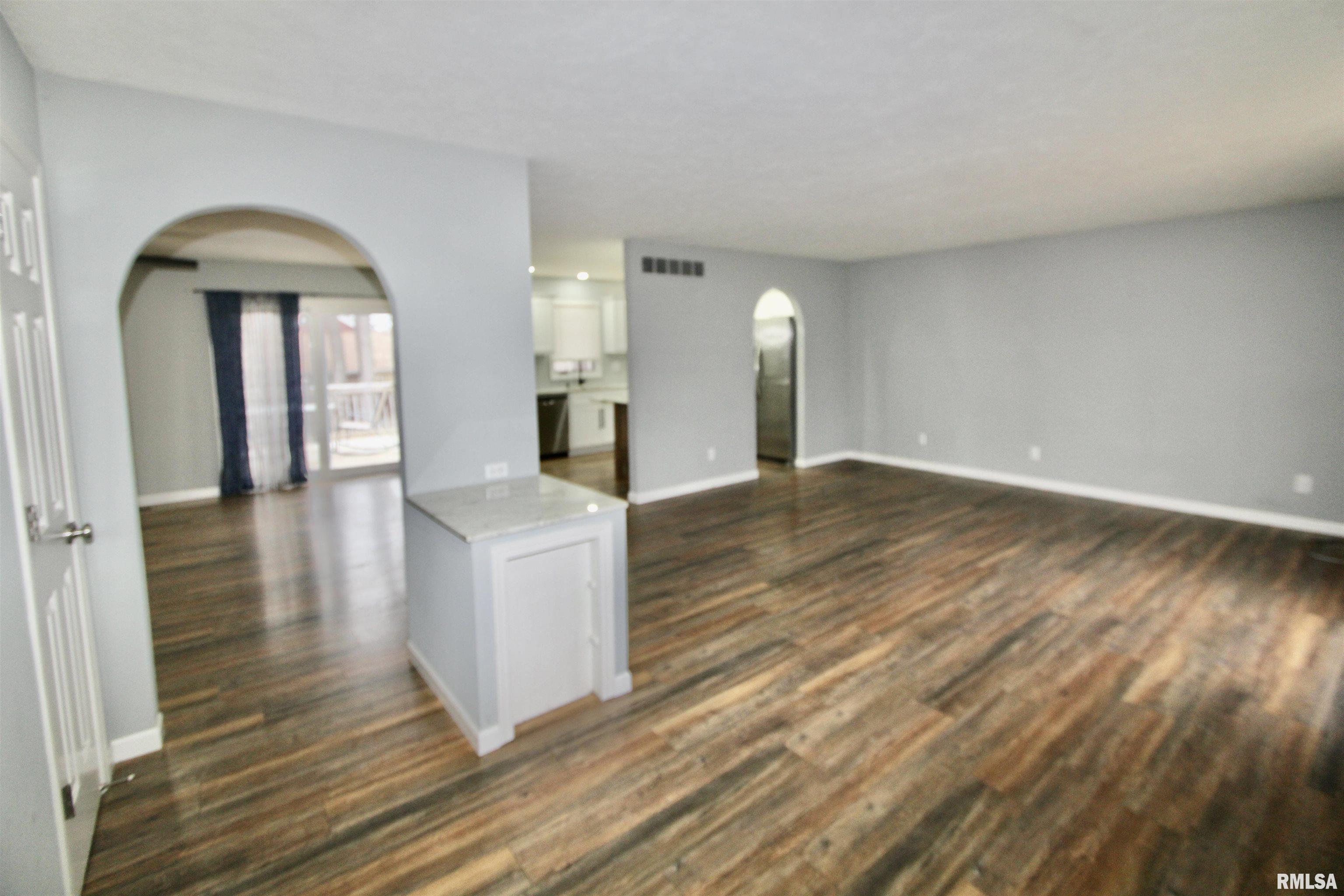 103 Esser Street Washington, IL 61571 - Photo 5 of 78